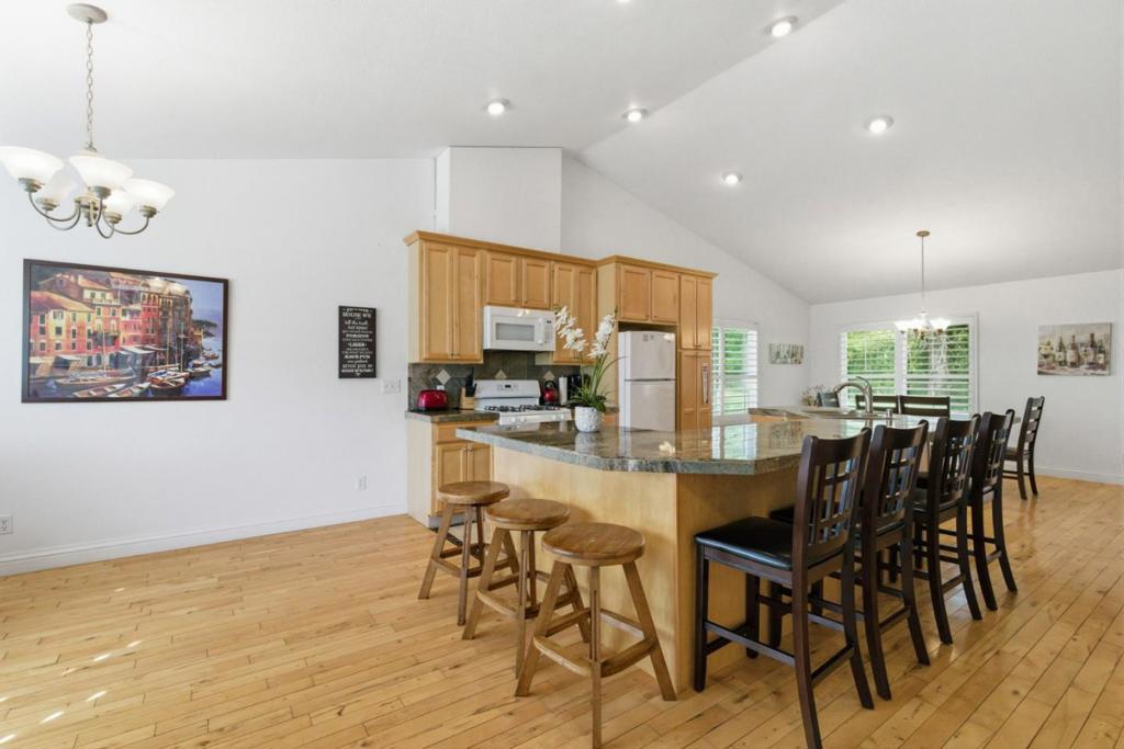 13074 Jackson Mill Dr, Groveland, CA 95321