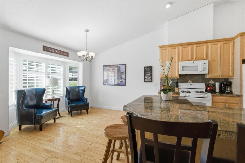 13074 Jackson Mill Dr, Groveland, CA 95321