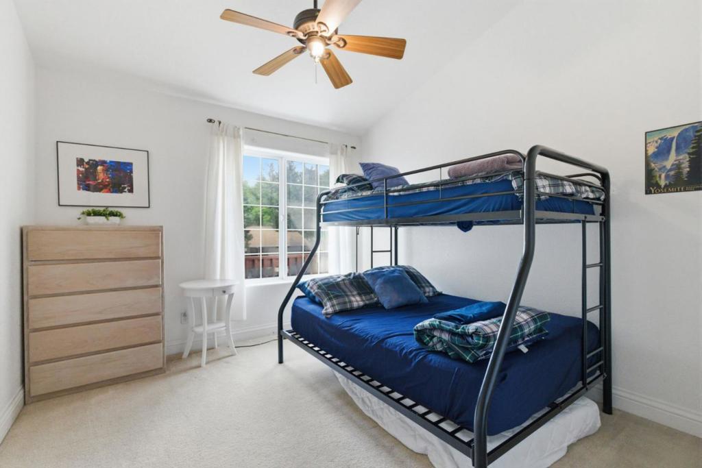 13074 Jackson Mill Dr, Groveland, CA 95321