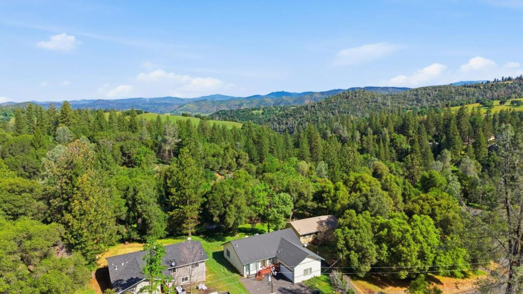 13074 Jackson Mill Dr, Groveland, CA 95321