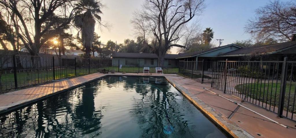 902 Mercey Springs Rd, Los Banos, CA 93635