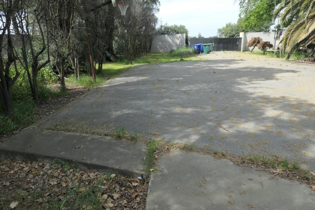 902 Mercey Springs Rd, Los Banos, CA 93635