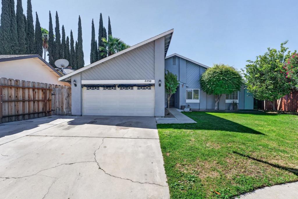 2250 Solitude Ln, Turlock, CA 95380