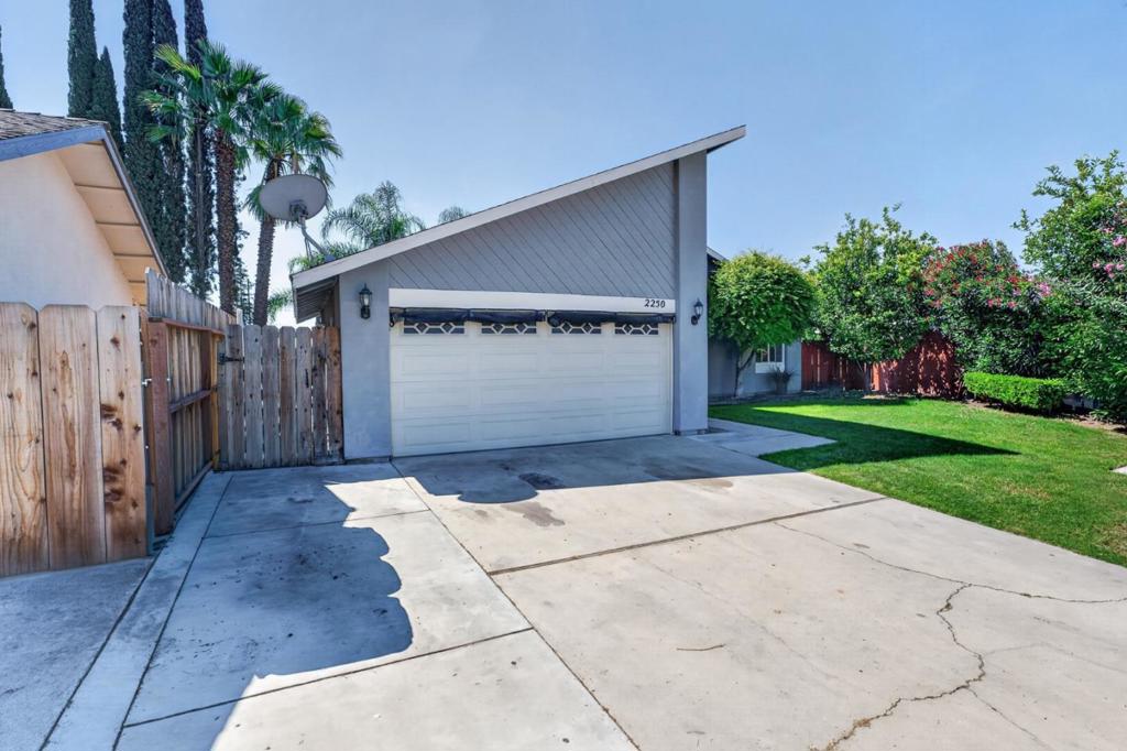 2250 Solitude Ln, Turlock, CA 95380