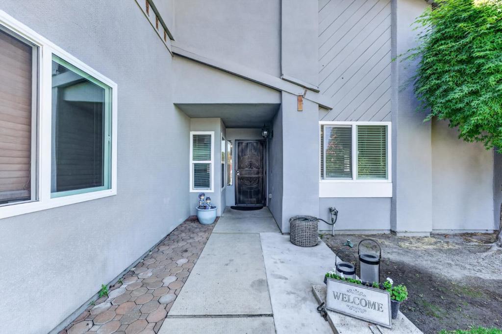 2250 Solitude Ln, Turlock, CA 95380