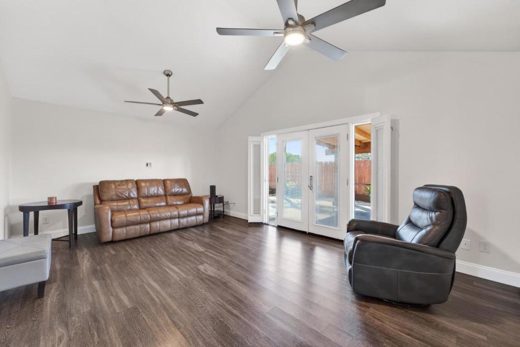 2250 Solitude Ln, Turlock, CA 95380