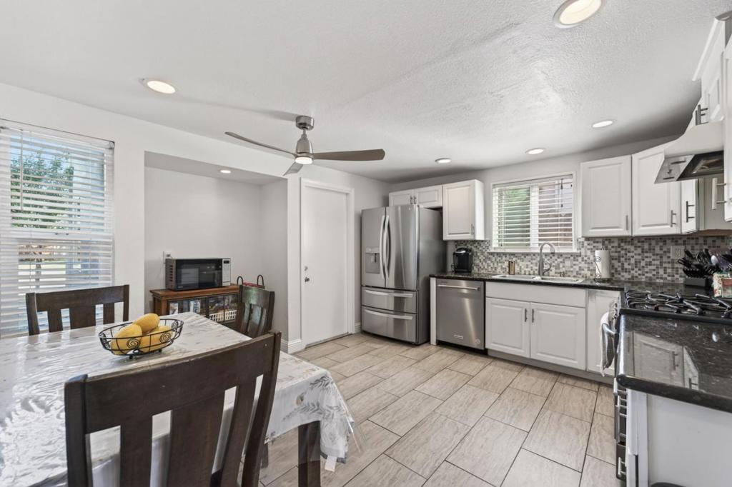 2250 Solitude Ln, Turlock, CA 95380
