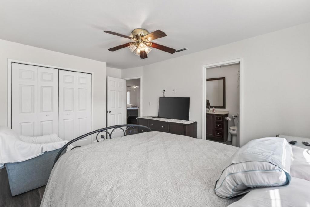 2250 Solitude Ln, Turlock, CA 95380