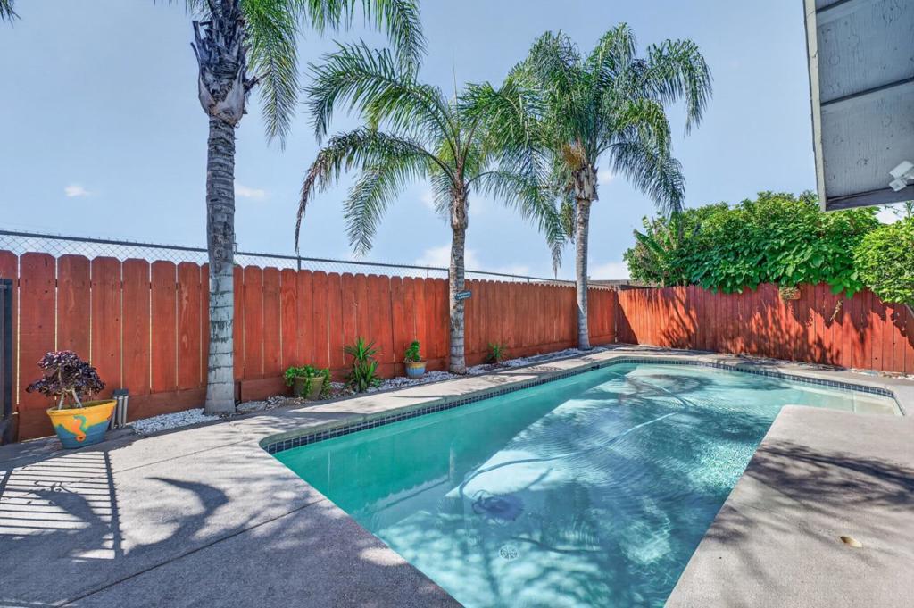 2250 Solitude Ln, Turlock, CA 95380