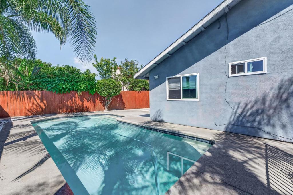 2250 Solitude Ln, Turlock, CA 95380