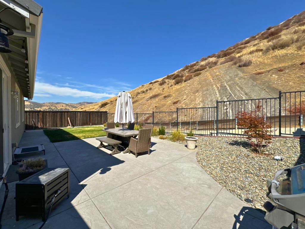 9077 Golf Canyon Drive, Patterson, CA 95363