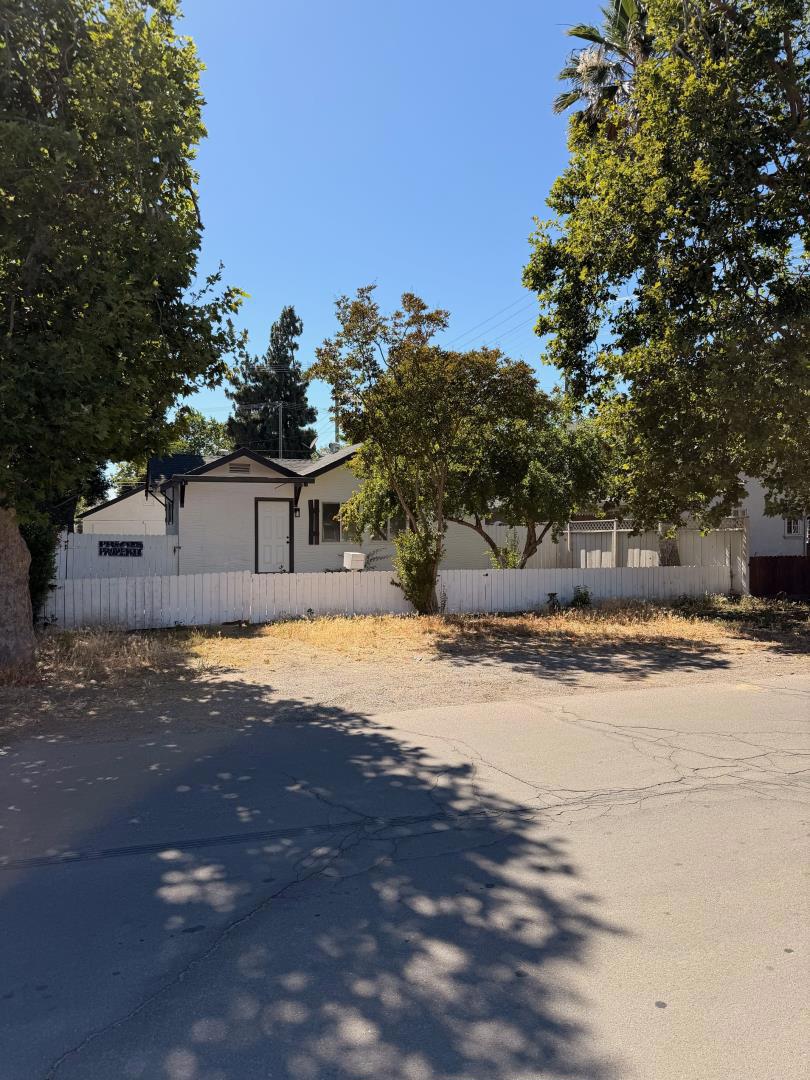 1505 Victoria Dr, Modesto, CA 95351