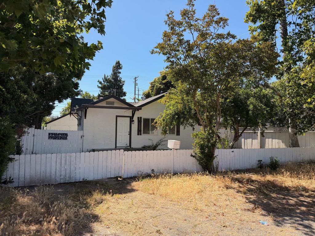 1505 Victoria Dr, Modesto, CA 95351