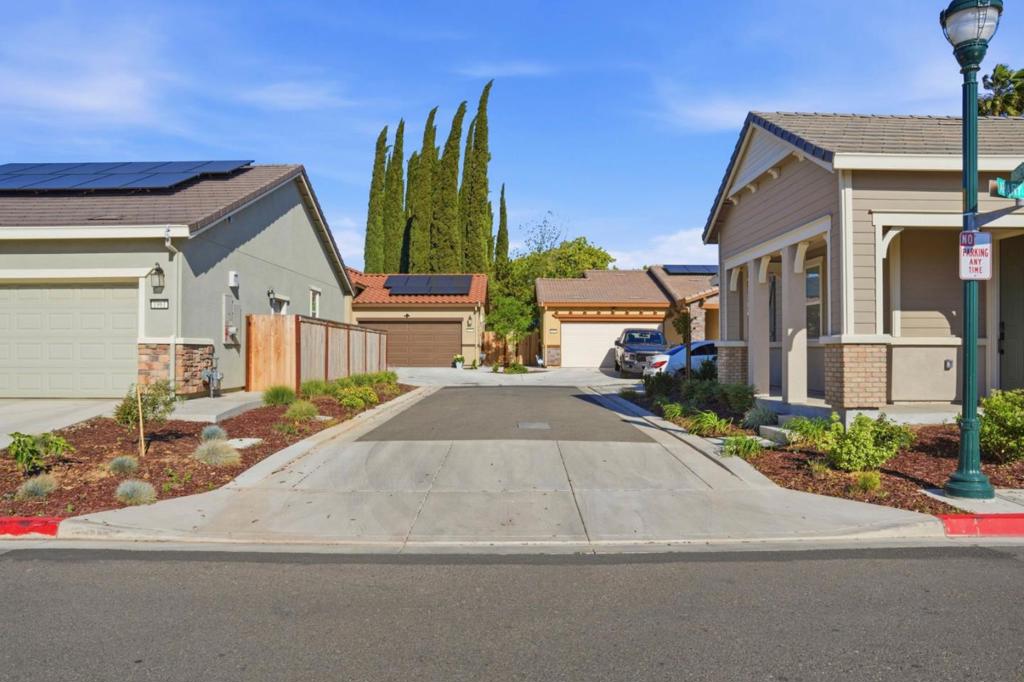 1957 Apiary Way, Hughson, CA 95326