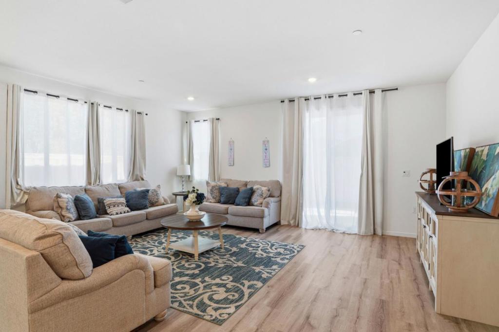 1957 Apiary Way, Hughson, CA 95326