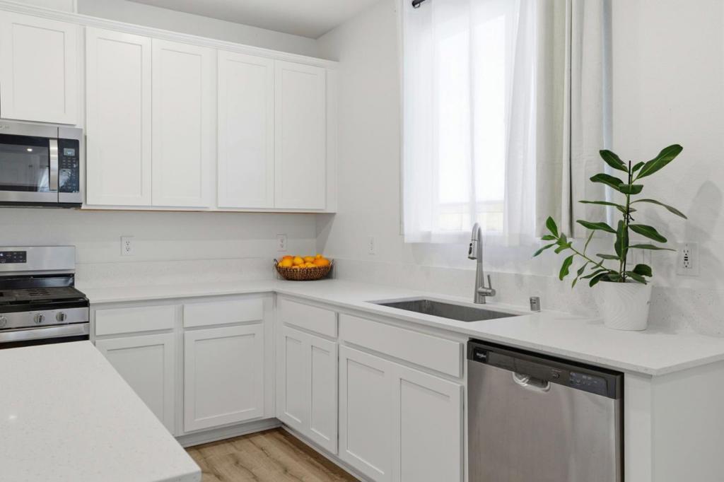 1957 Apiary Way, Hughson, CA 95326