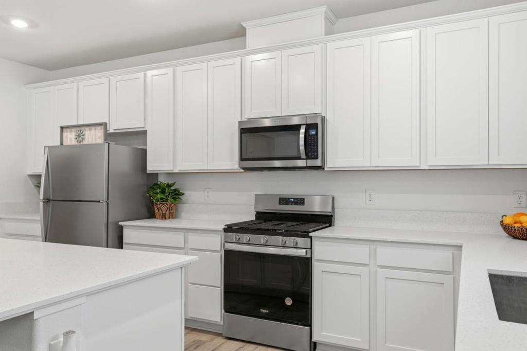 1957 Apiary Way, Hughson, CA 95326