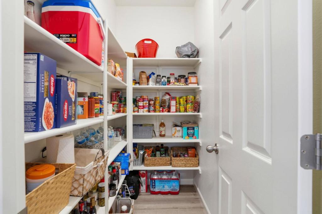 1957 Apiary Way, Hughson, CA 95326