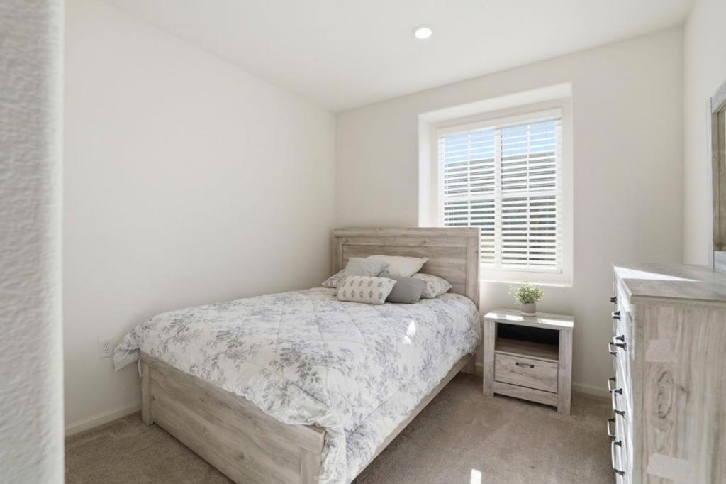 1957 Apiary Way, Hughson, CA 95326