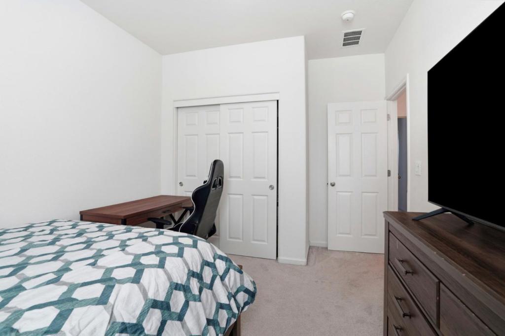 1957 Apiary Way, Hughson, CA 95326