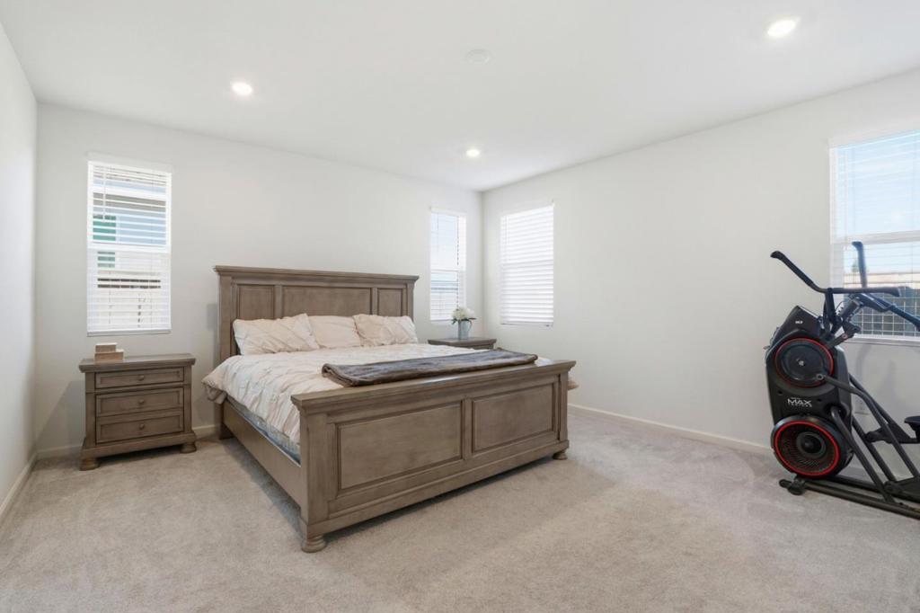 1957 Apiary Way, Hughson, CA 95326