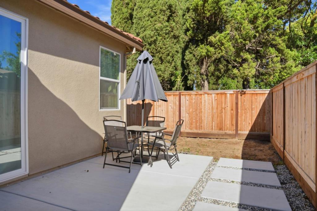 1957 Apiary Way, Hughson, CA 95326