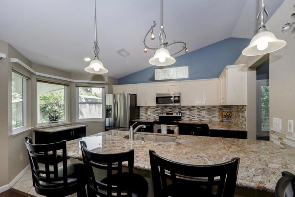 2247 Laguna Way, Los Banos, CA 93635