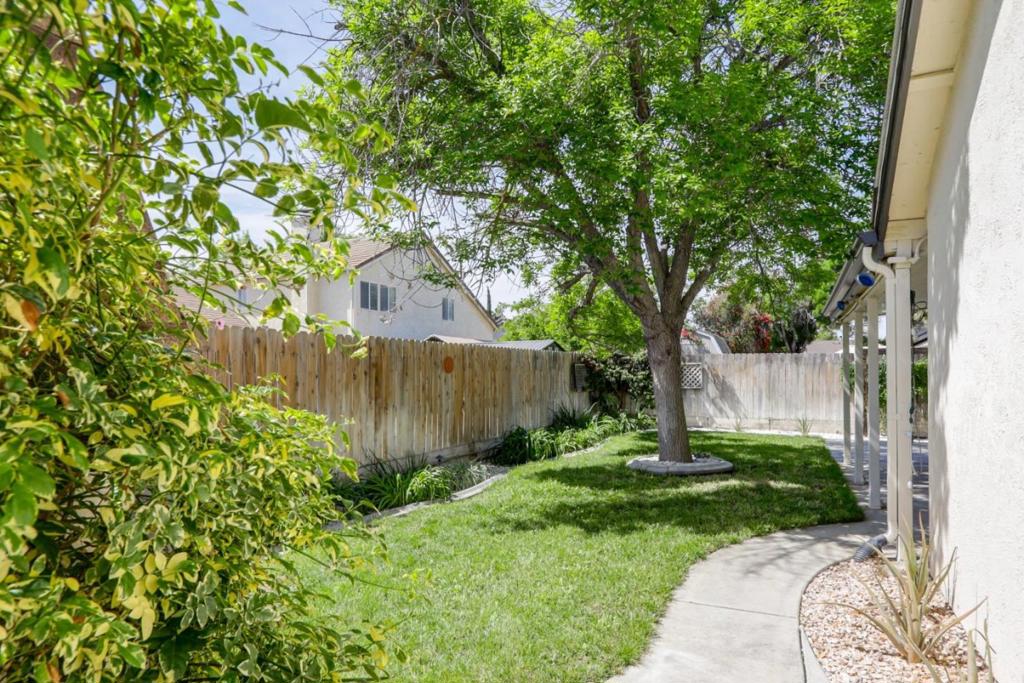 2247 Laguna Way, Los Banos, CA 93635