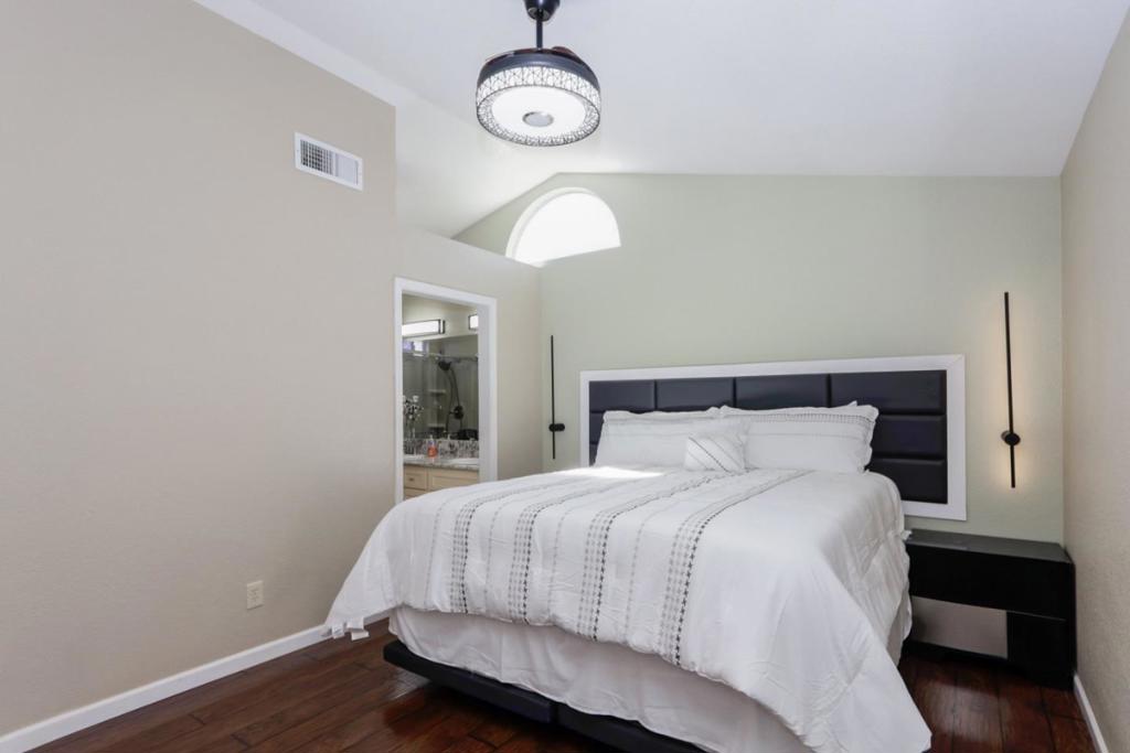 2247 Laguna Way, Los Banos, CA 93635