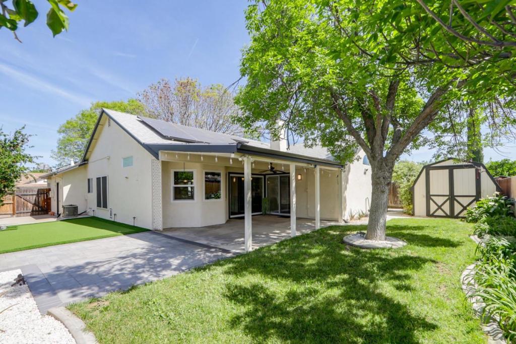 2247 Laguna Way, Los Banos, CA 93635