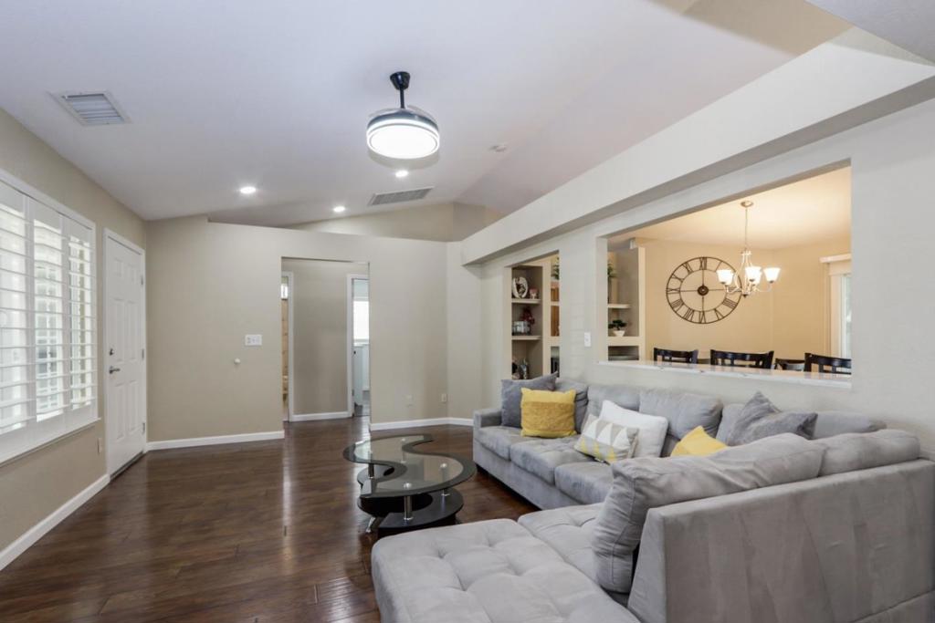 2247 Laguna Way, Los Banos, CA 93635