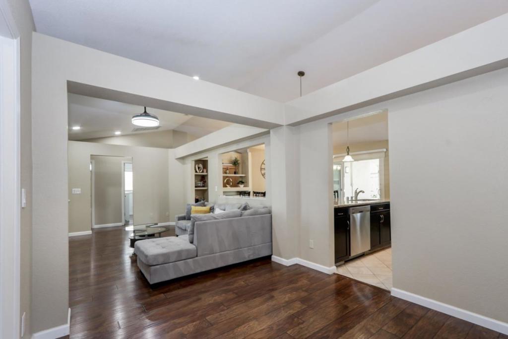 2247 Laguna Way, Los Banos, CA 93635