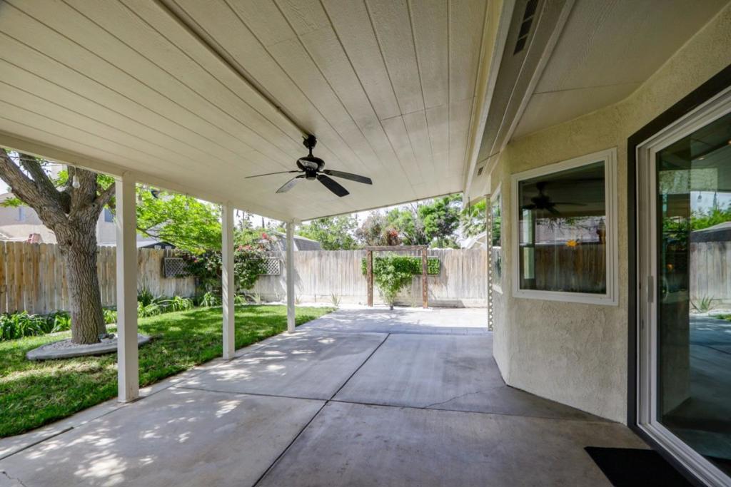 2247 Laguna Way, Los Banos, CA 93635