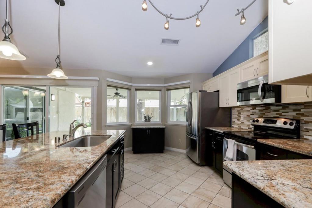 2247 Laguna Way, Los Banos, CA 93635