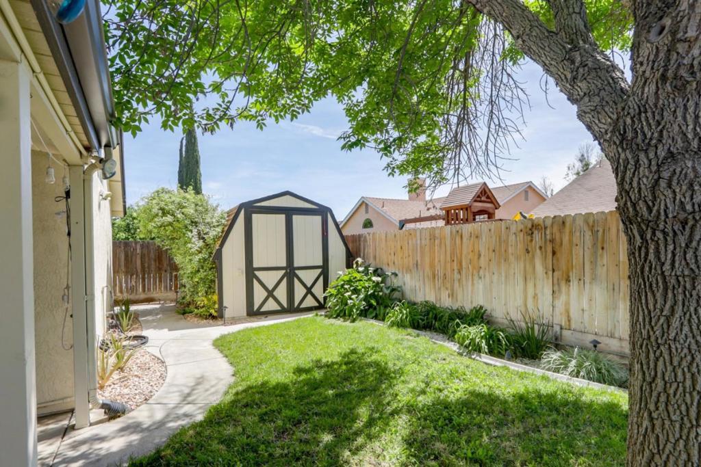 2247 Laguna Way, Los Banos, CA 93635