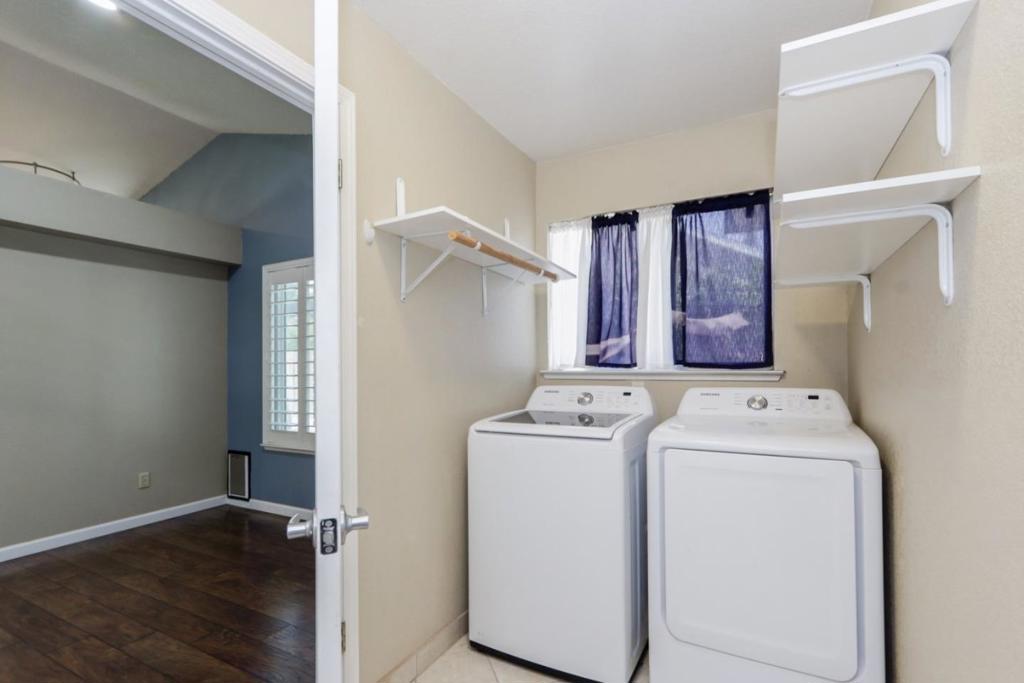 2247 Laguna Way, Los Banos, CA 93635