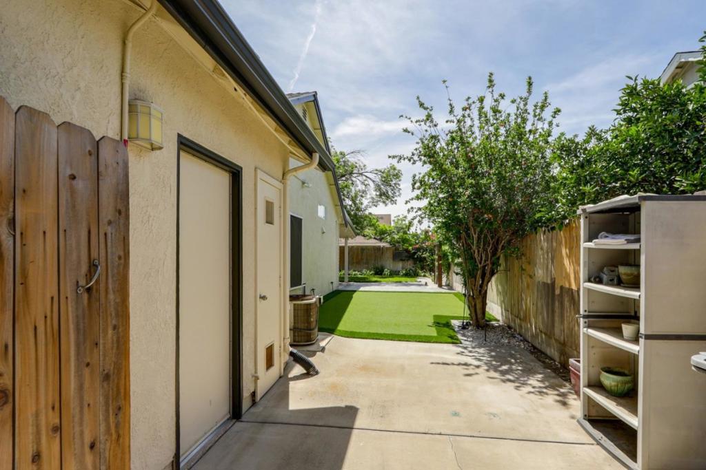 2247 Laguna Way, Los Banos, CA 93635