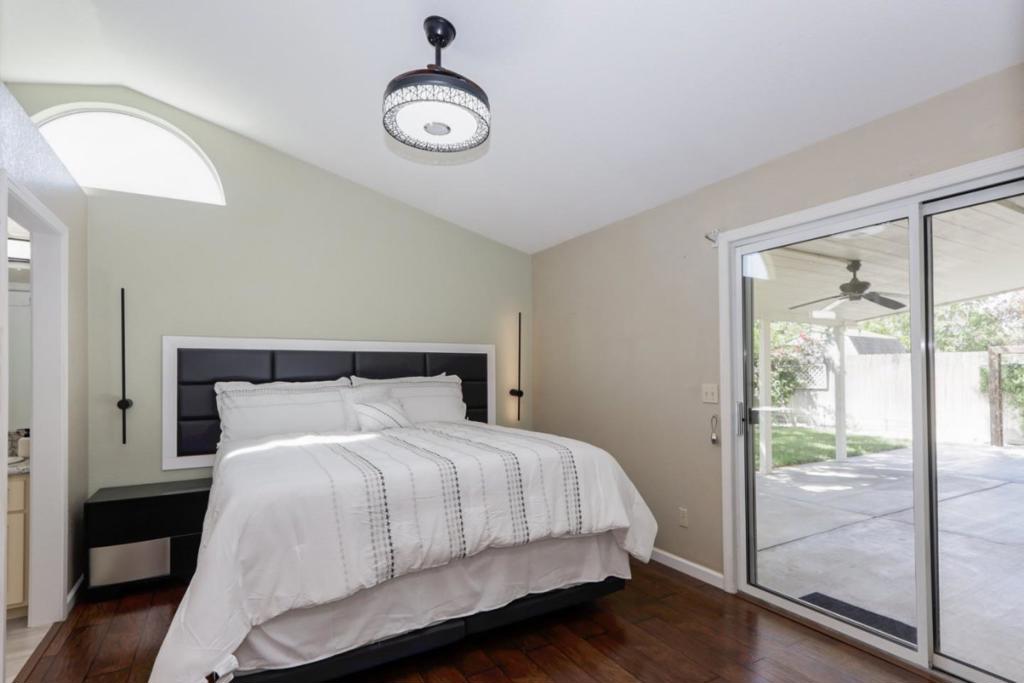 2247 Laguna Way, Los Banos, CA 93635