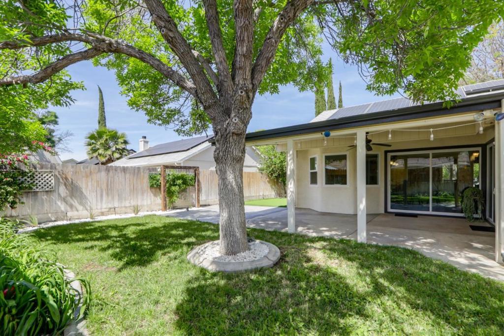 2247 Laguna Way, Los Banos, CA 93635