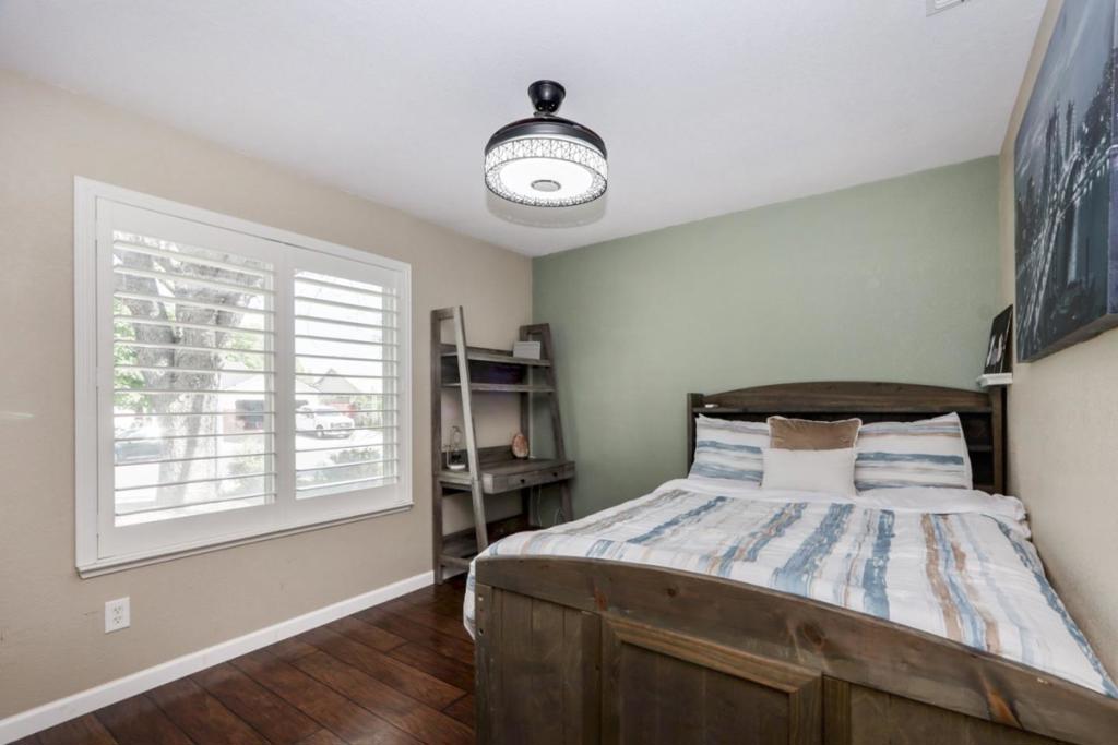 2247 Laguna Way, Los Banos, CA 93635