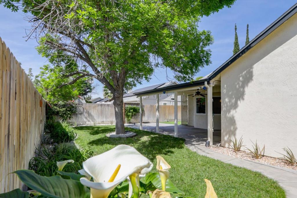 2247 Laguna Way, Los Banos, CA 93635