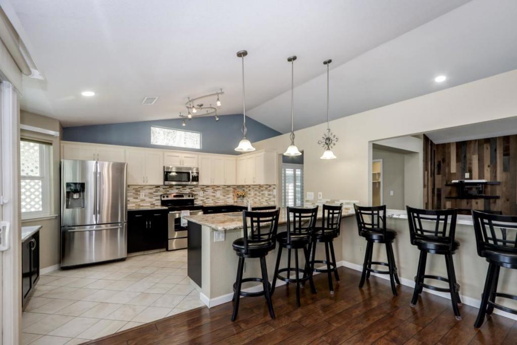 2247 Laguna Way, Los Banos, CA 93635