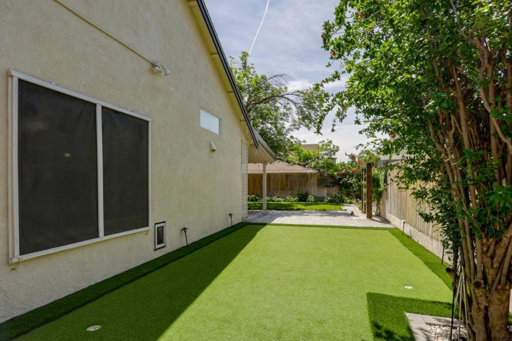 2247 Laguna Way, Los Banos, CA 93635