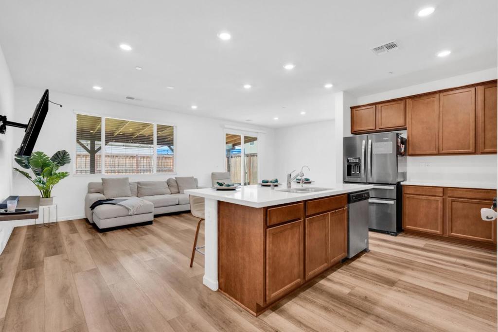 673 Dorset, Patterson, CA 95363