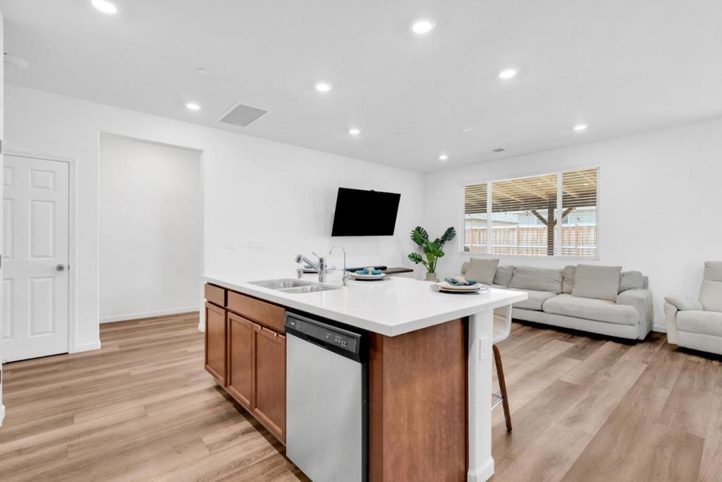 673 Dorset, Patterson, CA 95363