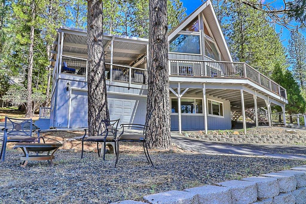 20135 Pine Mountain Dr, Groveland, CA 95321