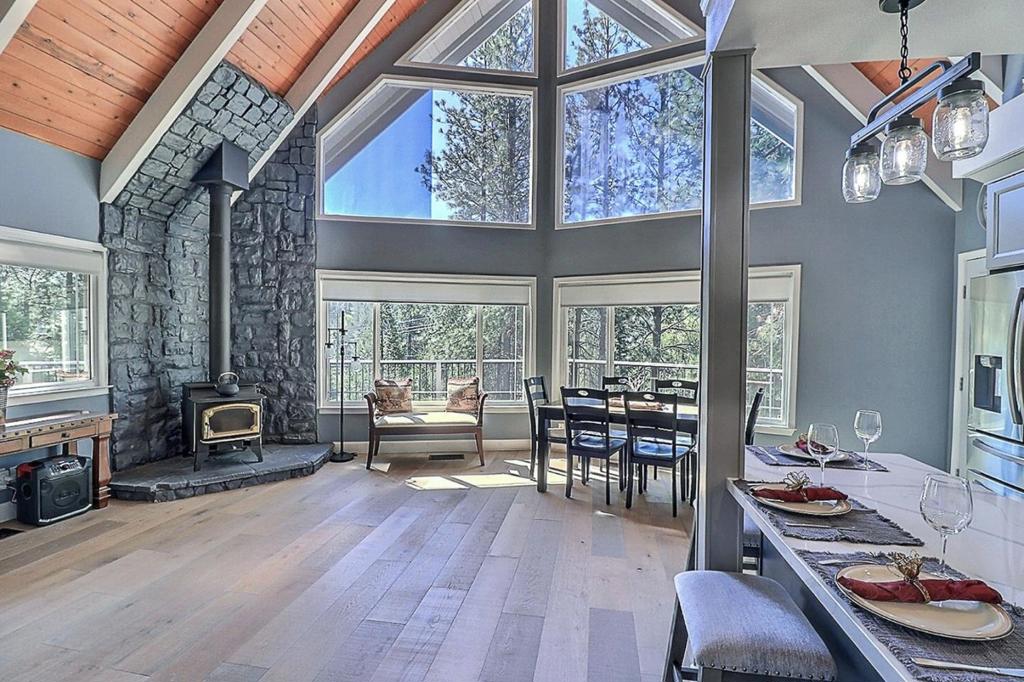 20135 Pine Mountain Dr, Groveland, CA 95321