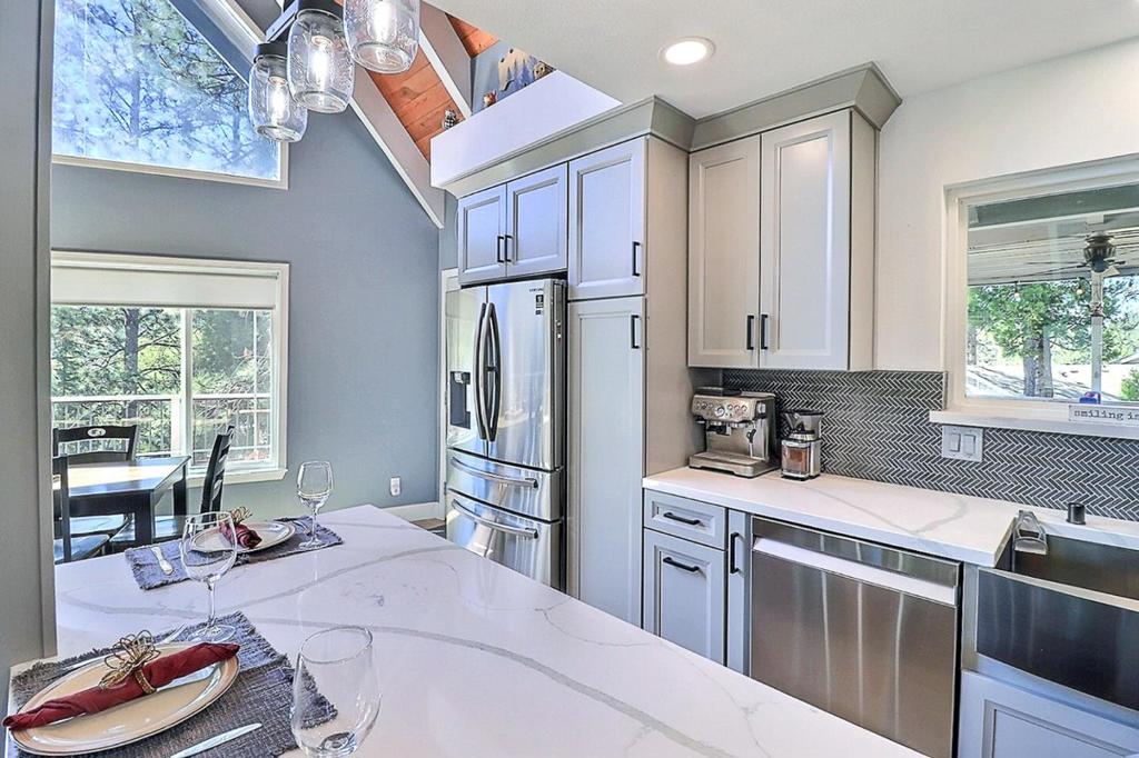 20135 Pine Mountain Dr, Groveland, CA 95321