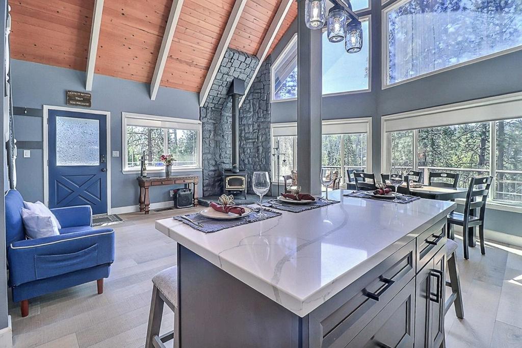 20135 Pine Mountain Dr, Groveland, CA 95321