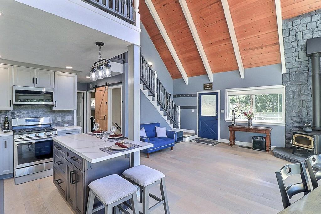 20135 Pine Mountain Dr, Groveland, CA 95321